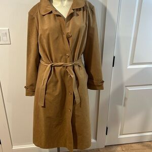Vintage Camel colored fleece long women’s jacket with tie belt L dutchmaid